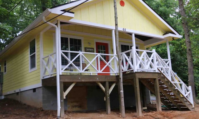Hendersonville Cabin | Yellow Bird Cabin at White Squirrel Cabins. PETS!