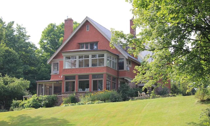 Almonte House | Pinehurst Manor