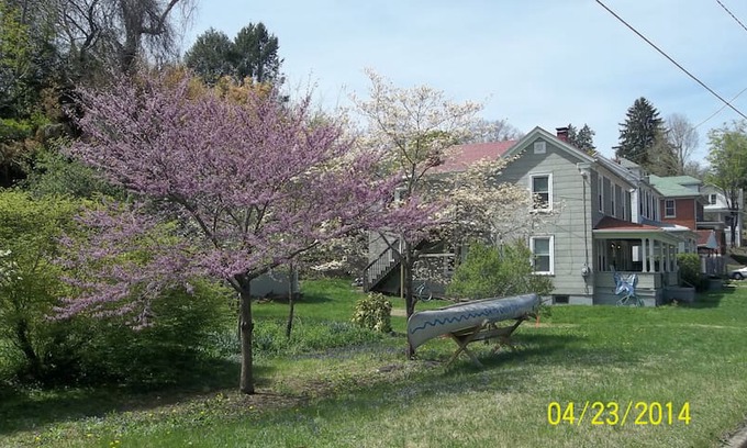 Clifton Forge West House | The Smith Creek Inn...Come sit a spell! (Suite)