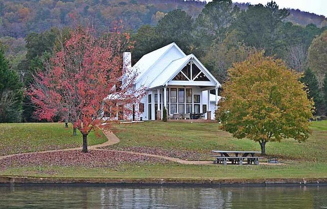 Scottsboro House | Farmhouse on the Lake