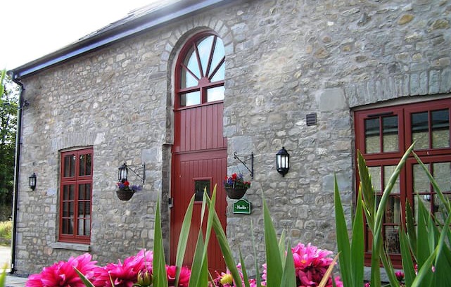 Llandovery House | Merlin Stable Cottage (with hot tub available*)