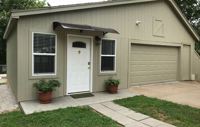 Raytown Apartment | The Carriage House - Kansas City Area