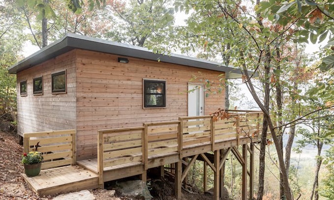 Lookout Mountain House | The Terrace at Tiny Bluff