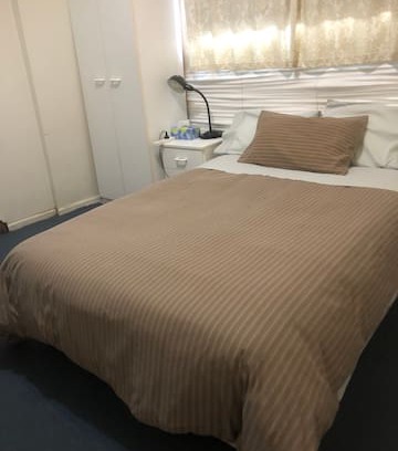 Mascot House | Sydney Dom Term 102 Robey St (Ensuited)