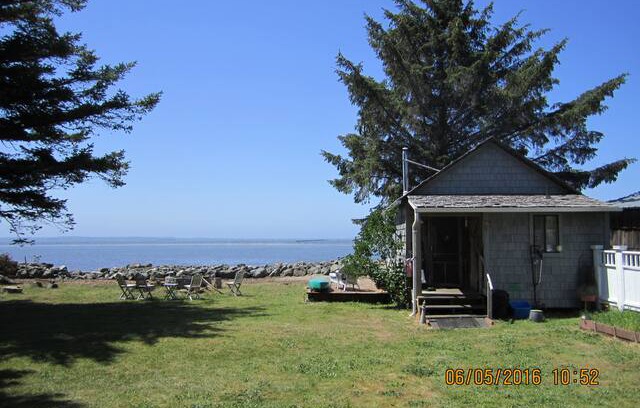 Chinook Cabin | Llan y Mor-Cottage by the Sea