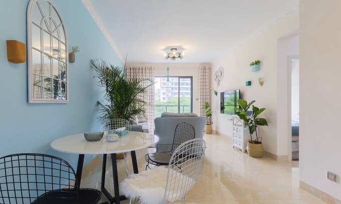 Donghu District Apartment | 长影环球100、西海岸五源河体育场、远大购物广场、海口火车站、海口新港口&大华锦绣高档民宿