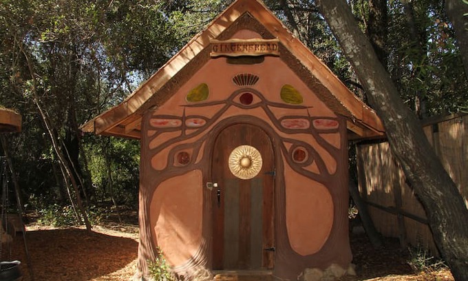 Geyserville House | A Fairy-tale Gingerbread House