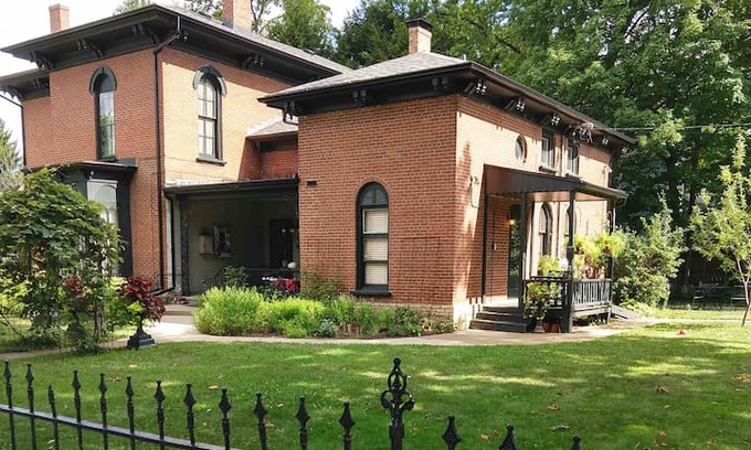 Rockford Apartment | the Maid’s Quarters at the 1854 Peck House