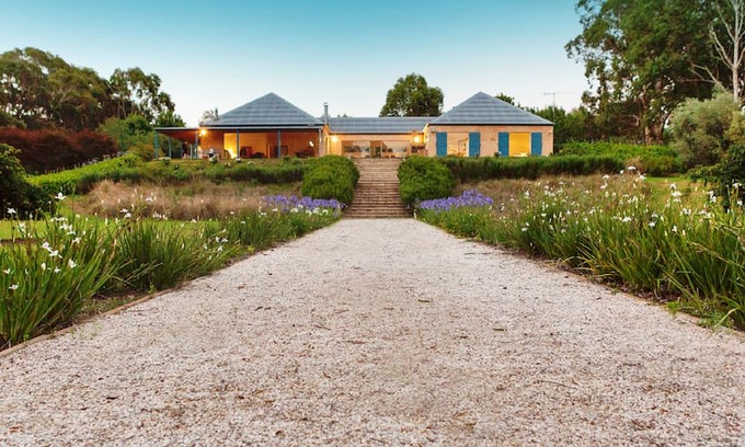 Bundanoon House | Bundanoon Lakehouse - Beautiful Farmhouse Retreat