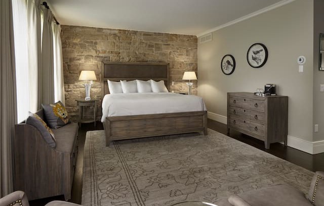 Ancaster Hotel | The Barracks Inn, Stone Manson's Suite