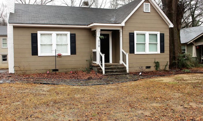 Cartersville House | Quaint bungalow in historic downtown Cartersville