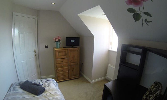 Swindon Bed & Breakfast | Single Rm Family Home North Swindon