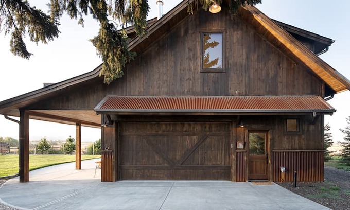 Loveland House | J Girl Ranch Bunkhouse in Rural Northern Colorado