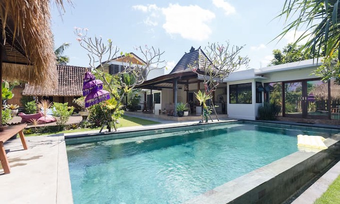 Batu Bolong Villa | Paradise Valley Villa Canggu with WiFi