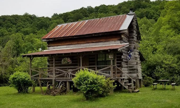 Tellico Plains Cabin | Rustic Log Cabin Rental on Coker Creek.