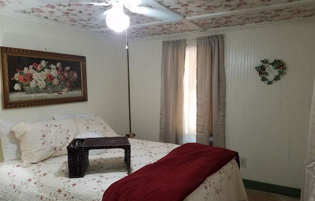 Hardy Cabin | Riverview Falls, Lodge