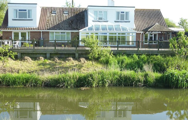 Icklesham Cabin | Winchelsea Beach River Front Holiday Annex