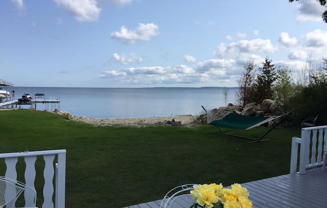Sturgeon Bay Cabin | Sunshine's Bayshore Cottage - Waterfront Bliss!