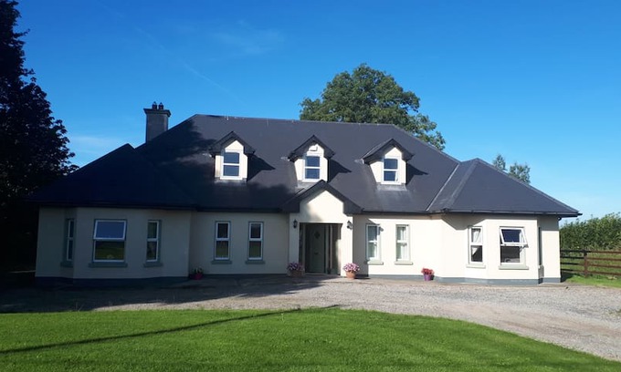 Bruff House | Stylish family home in scenic Lough Gur