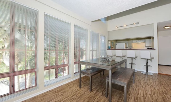 Palms Apartment | The Bagley #301 Loft Penthouse