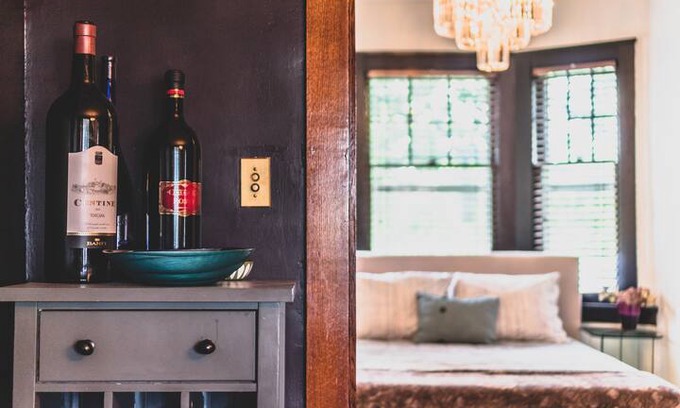 Dowagiac House | The Manor: Dowagiac