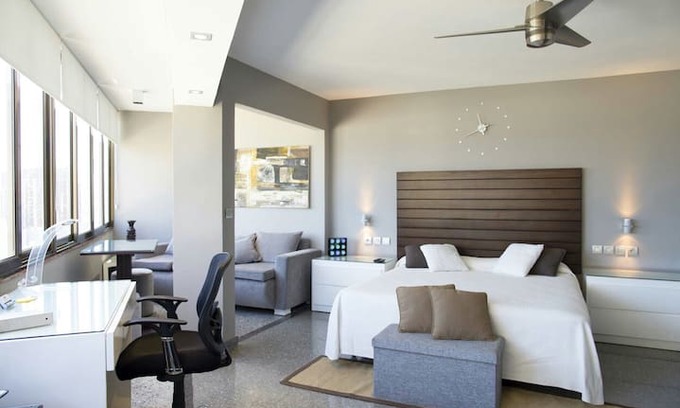 El Vedado House | Malecon Suite 10133