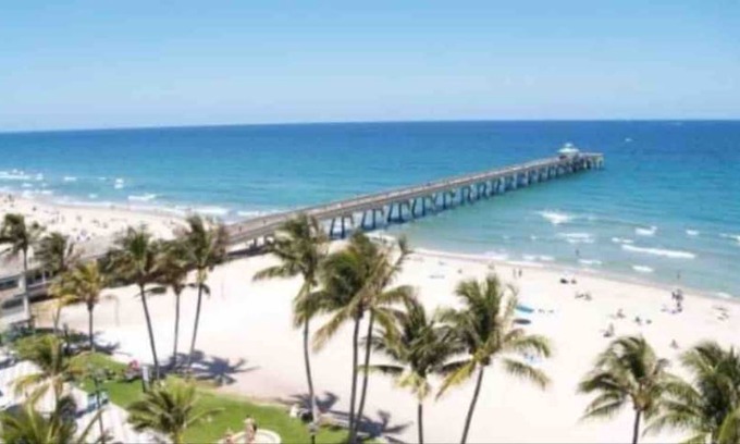 Deerfield Beach Apartment | Beach Island Life at Dearfield Beach.