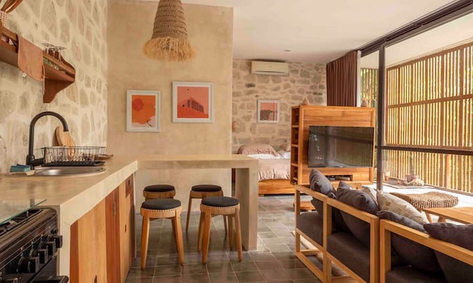 Bangunjiwo Villa | Villa Saluka - Romantic & Serene with Sunset View