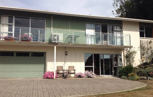 Balclutha House | Hidden Gem with River Views