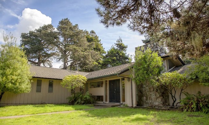 Cleone House | Why The Whale Knot