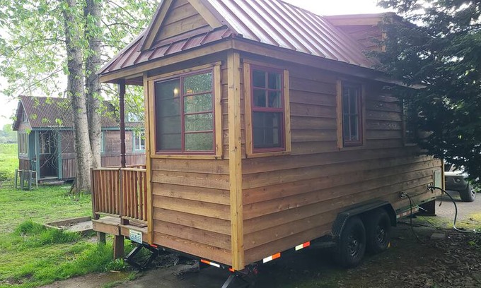 Sumner House | Tiny Home Cabin On The Puyallup River