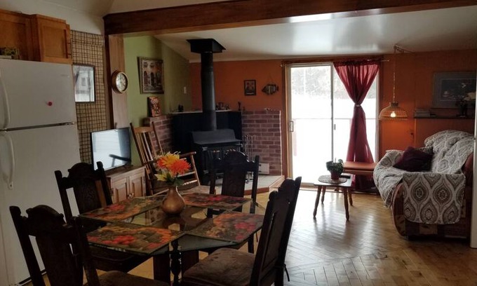 Brigham Cabin | Chalet-Estrie, louez une Fin Semaine ou plus