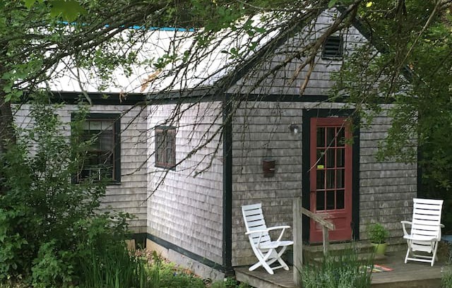 Montville Cabin | Private cabin on Dorolenna Farm.