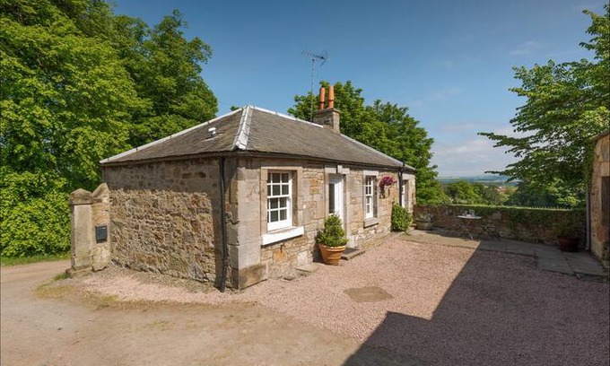 Danderhall Cabin | Drumbank Cottage - Sleeps 4