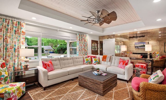 Downtown House | The Hepburn ★ Bold & Glam, Walk to Bville Square