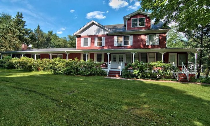Honesdale Apartment | Willow Pond Resort-Suite #3