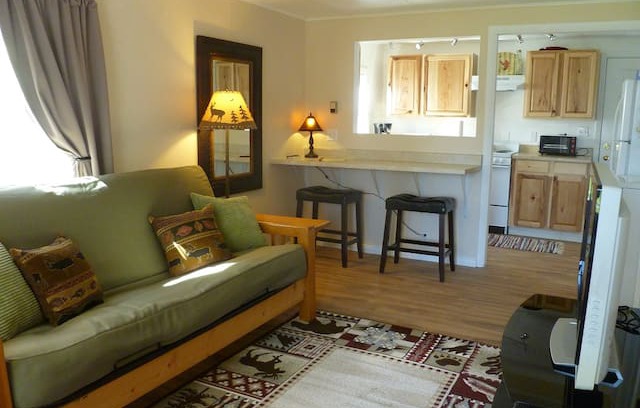 Fairview House | Cozy Cabin in the heart of the City