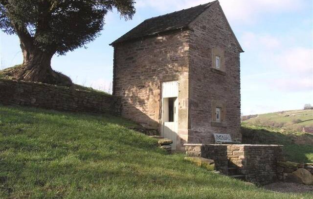 Longnor Cabin | Yew Tree Barn, Longnor, Derbyshire - stunning