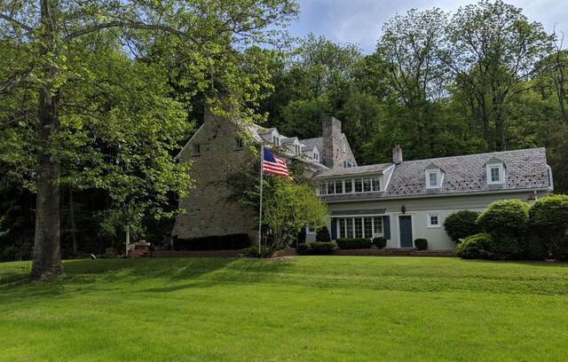 Bedford House | Historic Stone Mansion - Rock Spring Lodge