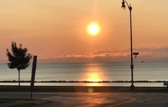 Racine House | "The July House" - killer lake views, walk to town