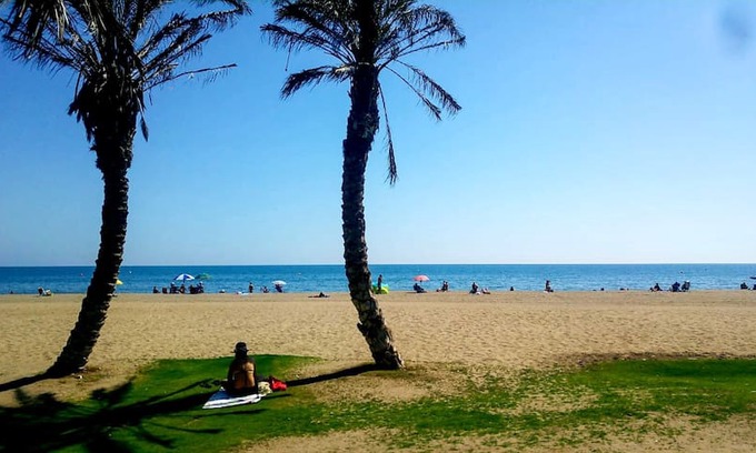 Carretera de Cadiz Apartment | Apartamento en Playa de la Miser icordia.Málaga.