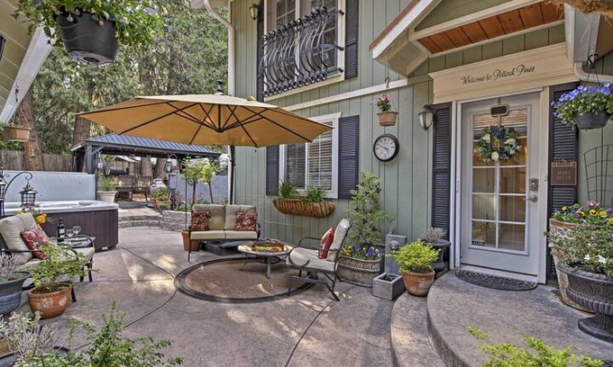 Pollock Pines Cabin | 'Avery House' Pollock Pines Cottage w/Hot Tub!