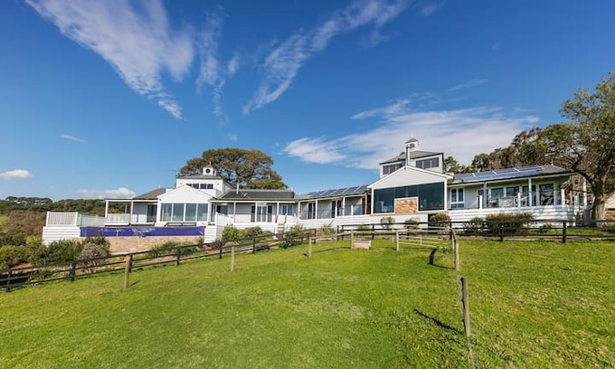Red Hill Villa | South Hampton Luxury Retreat, pool, spa, bay views