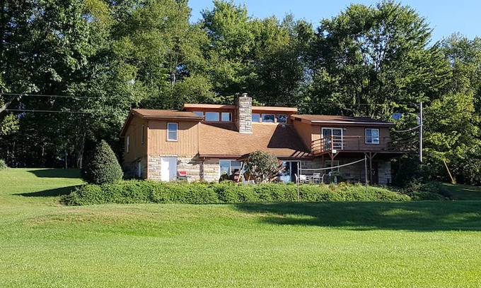 Starford Villa | Raspberry Retreat House Clymer Pennsylvania