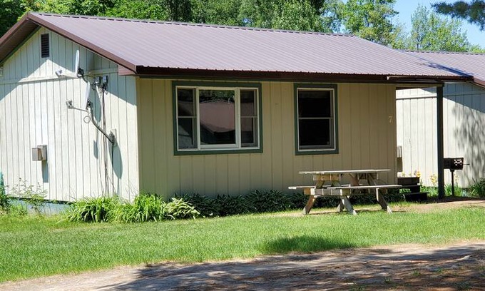 Newberry Cabin | Halfway Lake Cottage #7