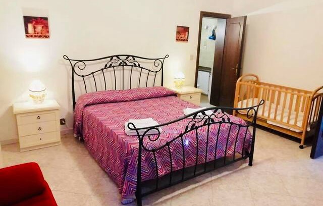 Castello Apartment | Double Room MARCO at RealVenetians House
