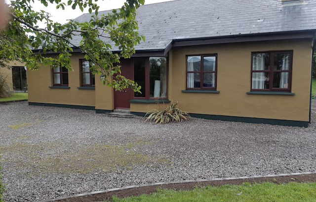 Dingle House | Milltown cottages Dingle quiet peaceful location
