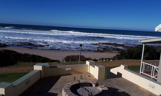 Haga Haga House | ROB ROY: 5 BEDROOM BEACH HOUSE IN HAGA HAGA