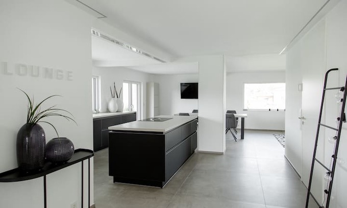 Lollar Apartment | Raum und Ruhe im Loftalive
