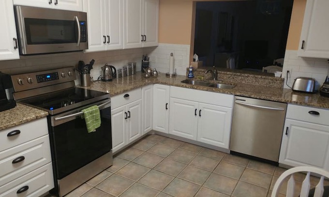 Ventura Apartment | Raintree 2BR/2BA Upper Condo in Ventura Golf & CC